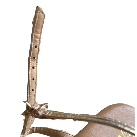 Dream Pairs Floral Sandals - Picture 5 of 9